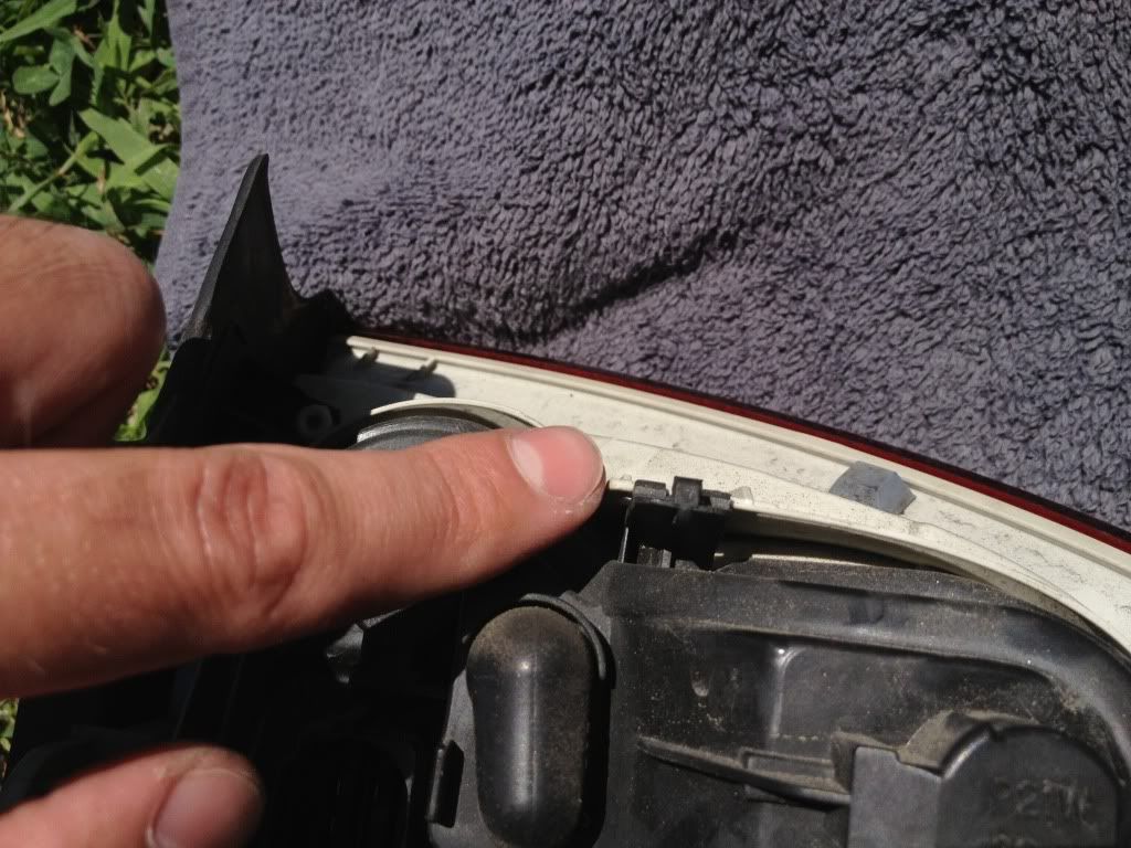 DIY Tail Light Bulb Replacement (B7 A4)